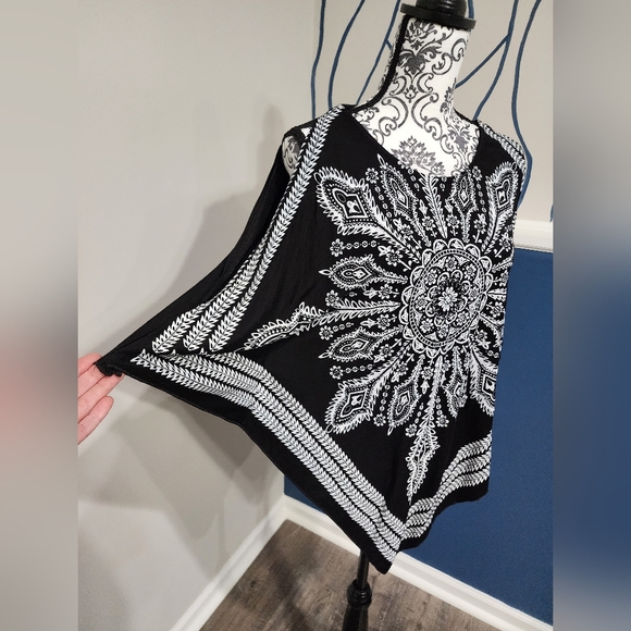 NWOT India Boutique Medallion Print Top - Picture 2 of 10